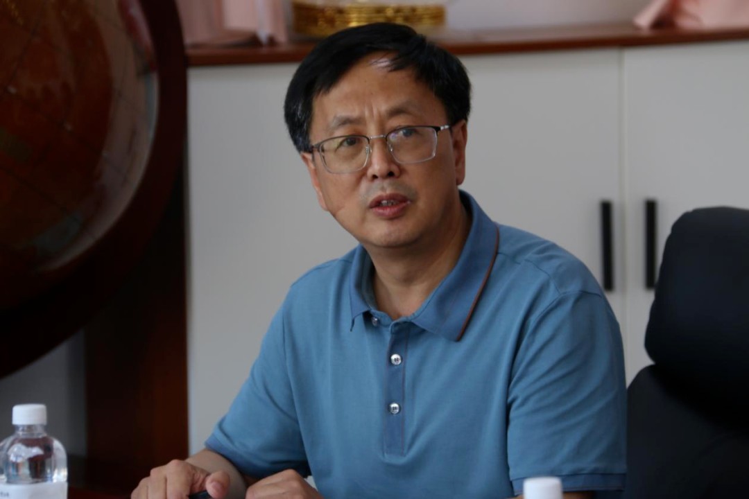 王强院长主持会议2.jpg